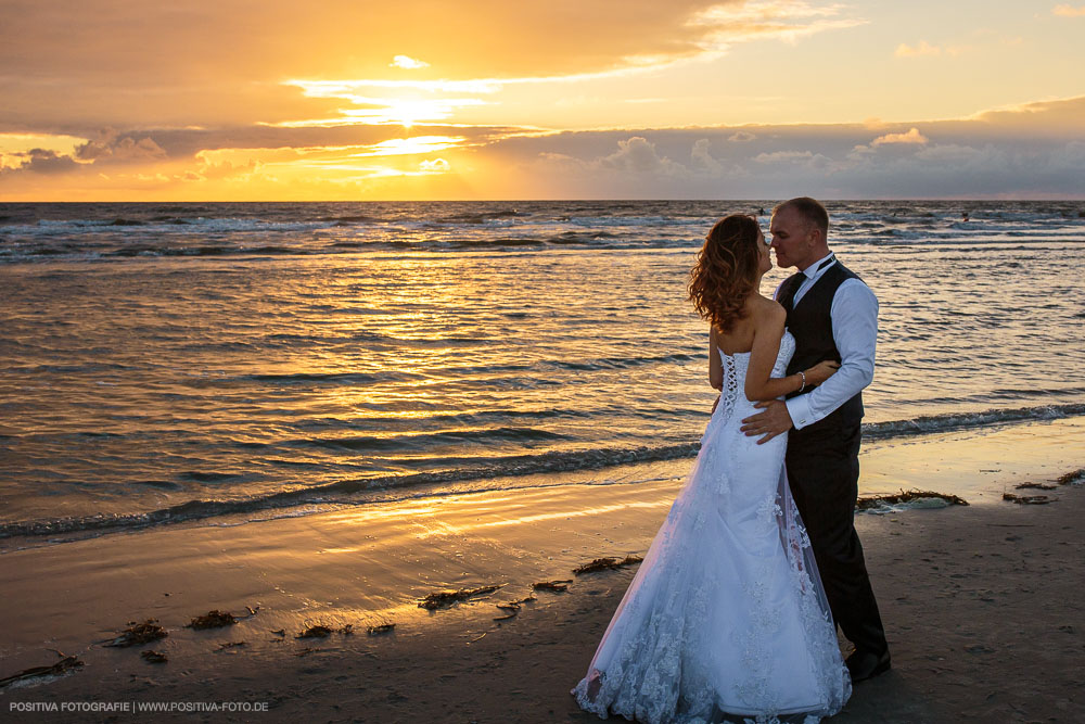 After-Wedding-Shooting Brautpaarshooting mit Olga und Alex in Sankt Peter-Ording an der Nordsee in Schleswig-Holstein - Hochzeitsfotografen Vitaly Nosov & Nikita Kret / Positiva Fotografie