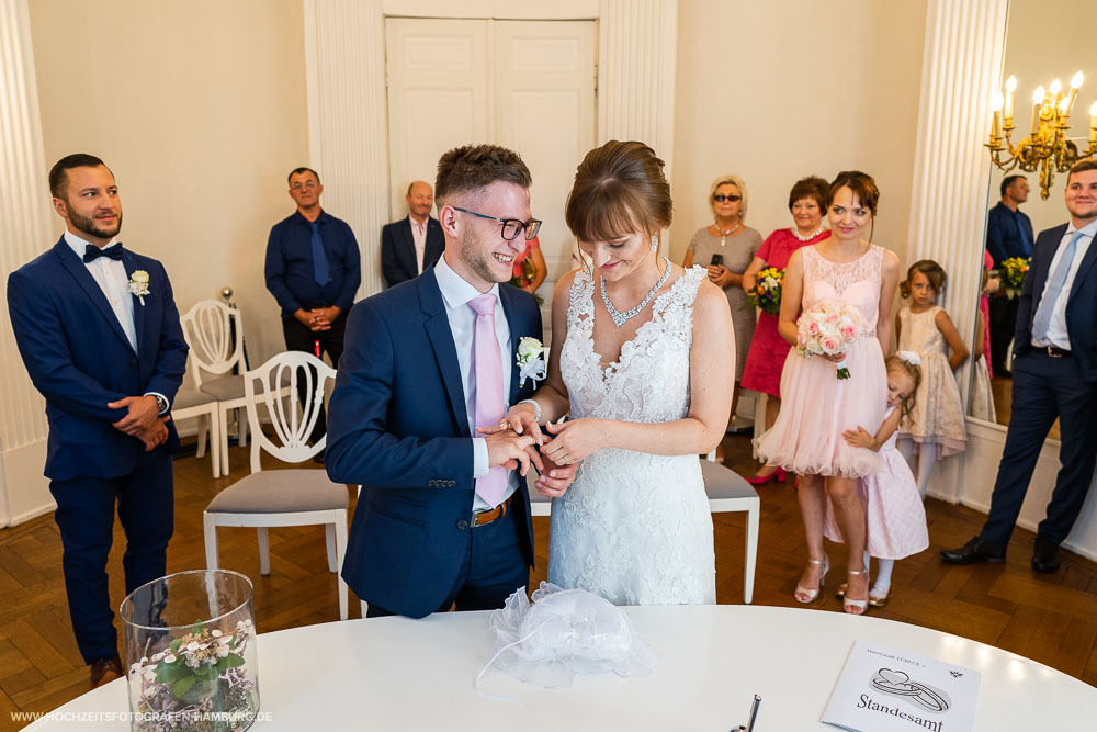 Standesamtliche Hochzeit von Alex und Anna in Lübeck / Vitaly Nosov & Nikita Kret - Hochzeitsfotografie