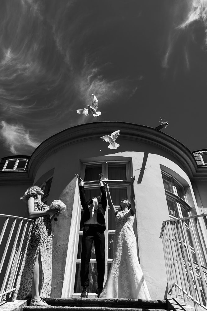 Hochzeit von Alex und Anna in Lübeck - Brautpaarshooting am Hemmelsdorfer See / Vitaly Nosov & Nikita Kret - Hochzeitsfotografie