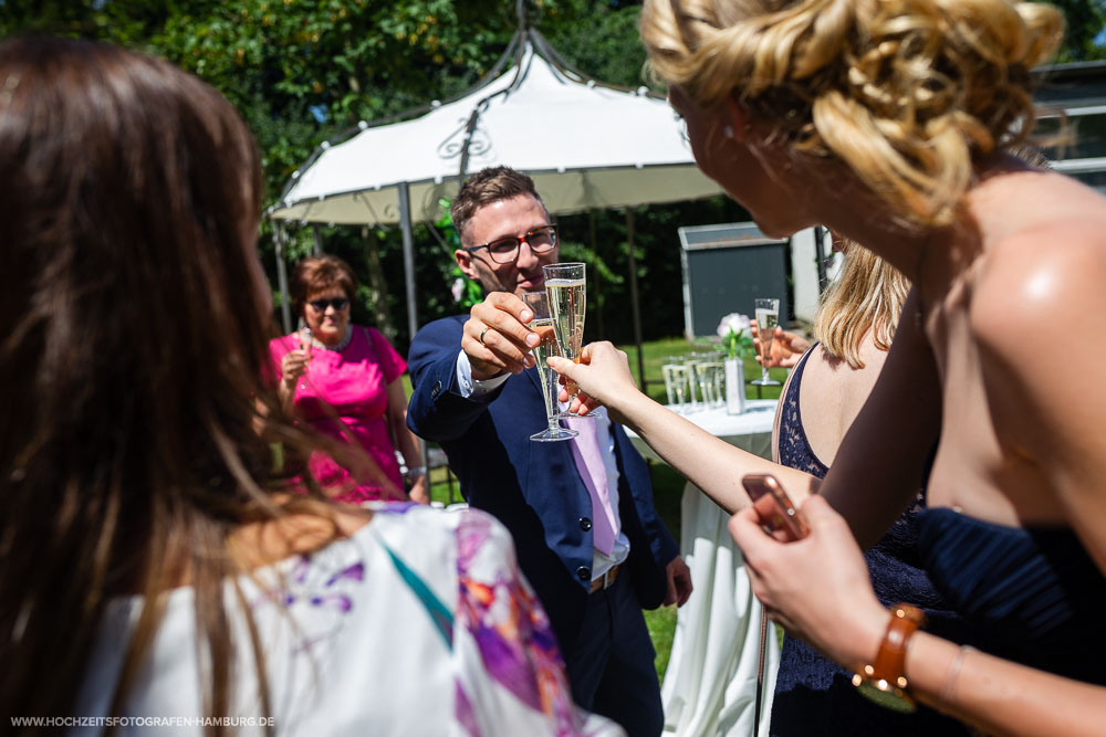 Hochzeit von Alex und Anna in Lübeck - Brautpaarshooting am Hemmelsdorfer See / Vitaly Nosov & Nikita Kret - Hochzeitsfotografie