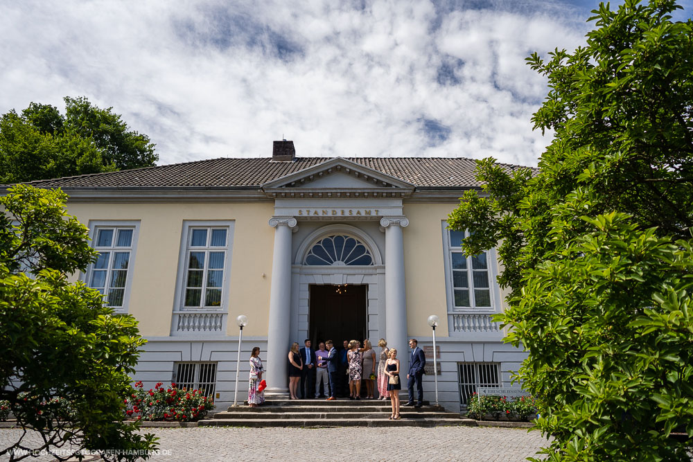 Standesamtliche Hochzeit von Alex und Anna in Lübeck / Vitaly Nosov & Nikita Kret - Hochzeitsfotografie