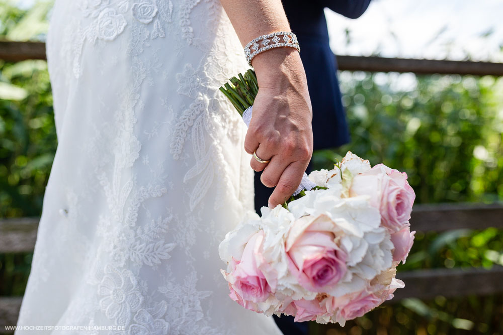 Hochzeit von Alex und Anna in Lübeck - Brautpaarshooting am Hemmelsdorfer See / Vitaly Nosov & Nikita Kret - Hochzeitsfotografie