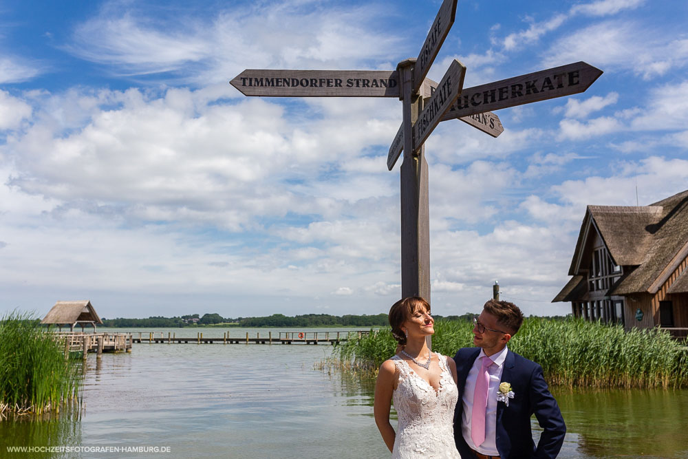 Hochzeit von Alex und Anna in Lübeck - Brautpaarshooting am Hemmelsdorfer See / Vitaly Nosov & Nikita Kret - Hochzeitsfotografie