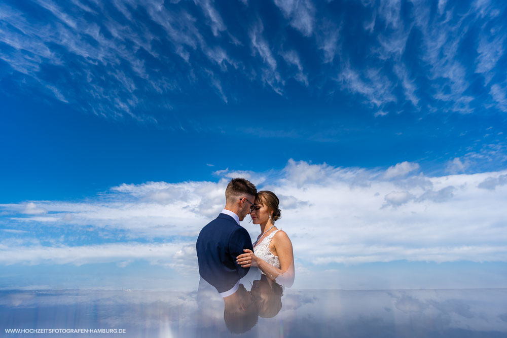 Hochzeit von Alex und Anna in Lübeck - Brautpaarshooting in Timmendorf Strand an der Ostsee / Vitaly Nosov & Nikita Kret - Hochzeitsfotografie