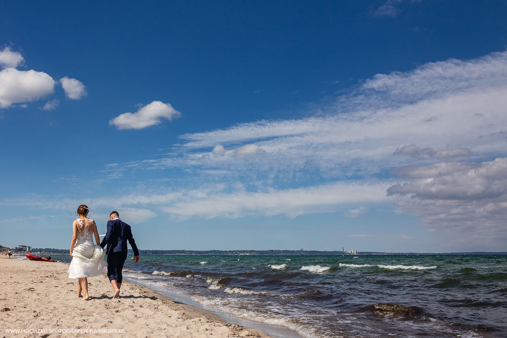 Hochzeit von Alex und Anna in Lübeck - Brautpaarshooting in Timmendorf Strand an der Ostsee / Vitaly Nosov & Nikita Kret - Hochzeitsfotografie