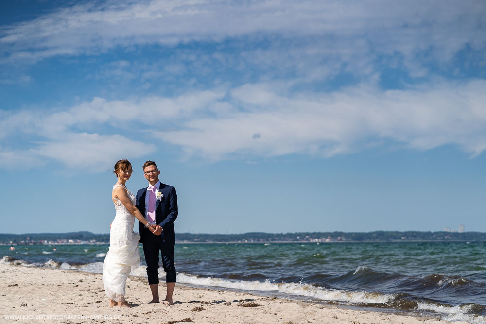 Hochzeit von Alex und Anna in Lübeck - Brautpaarshooting in Timmendorf Strand an der Ostsee / Vitaly Nosov & Nikita Kret - Hochzeitsfotografie