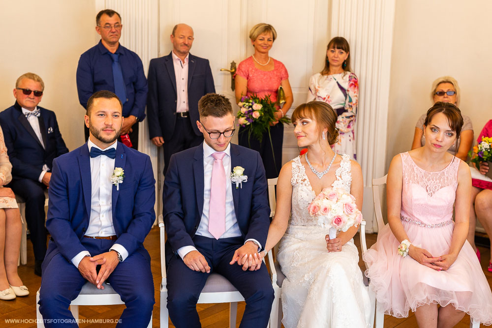 Standesamtliche Hochzeit von Alex und Anna in Lübeck / Vitaly Nosov & Nikita Kret - Hochzeitsfotografie