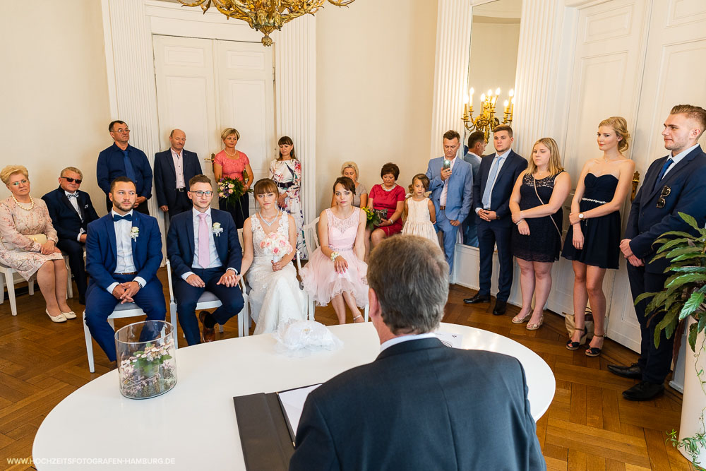 Standesamtliche Hochzeit von Alex und Anna in Lübeck / Vitaly Nosov & Nikita Kret - Hochzeitsfotografie