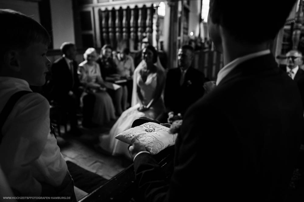 Hochzeit von Alex und Lidia, kirchchliche Trauung in der St.-Jürgen-Kapelle in Itzehoe / Vitaly Nosov & Nikita Kret - Hochzeitsfotograf Hamburg