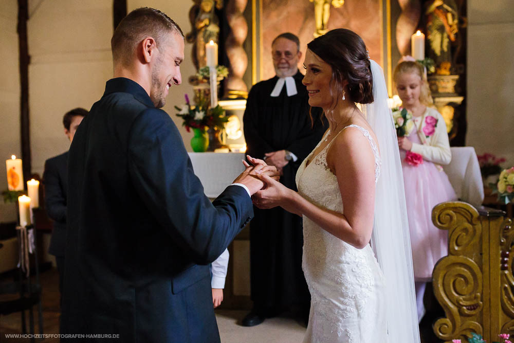 Hochzeit von Alex und Lidia, kirchchliche Trauung in der St.-Jürgen-Kapelle in Itzehoe / Vitaly Nosov & Nikita Kret - Hochzeitsfotograf Hamburg