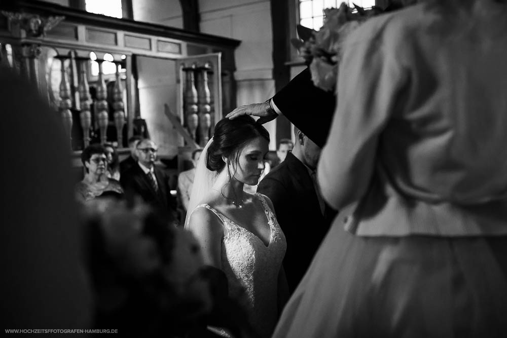 Hochzeit von Alex und Lidia, kirchchliche Trauung in der St.-Jürgen-Kapelle in Itzehoe / Vitaly Nosov & Nikita Kret - Hochzeitsfotograf Hamburg