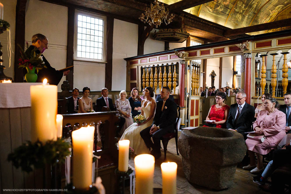 Hochzeit von Alex und Lidia, kirchchliche Trauung in der St.-Jürgen-Kapelle in Itzehoe / Vitaly Nosov & Nikita Kret - Hochzeitsfotograf Hamburg