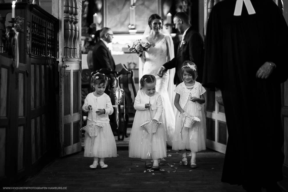 Hochzeit von Alex und Lidia, kirchchliche Trauung in der St.-Jürgen-Kapelle in Itzehoe / Vitaly Nosov & Nikita Kret - Hochzeitsfotograf Hamburg