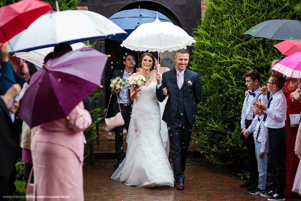 Hochzeit von Alex und Lidia, kirchchliche Trauung in der St.-Jürgen-Kapelle in Itzehoe / Vitaly Nosov & Nikita Kret - Hochzeitsfotograf Hamburg