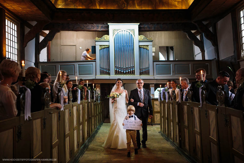 Hochzeit von Alex und Lidia, kirchchliche Trauung in der St.-Jürgen-Kapelle in Itzehoe / Vitaly Nosov & Nikita Kret - Hochzeitsfotograf Hamburg