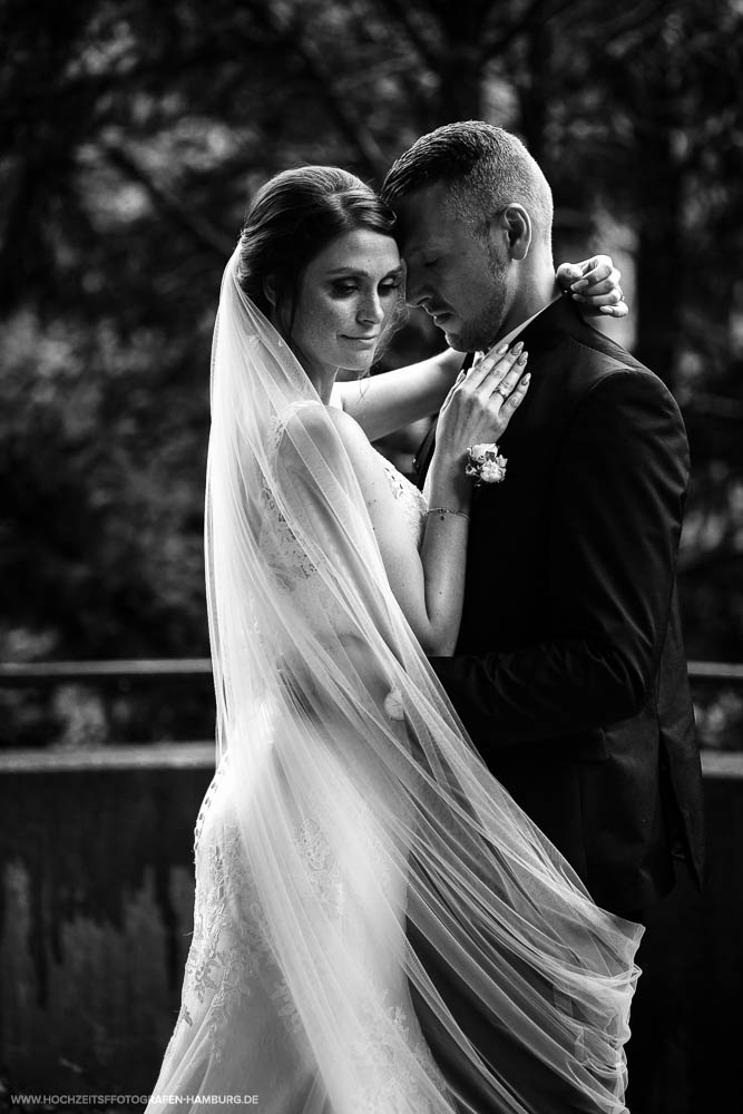 Hochzeit von Alex und Lidia in Itzehoe, Brautpaarshooting - Braupaarportraits / Vitaly Nosov & Nikita Kret - Hochzeitsfotograf Hamburg