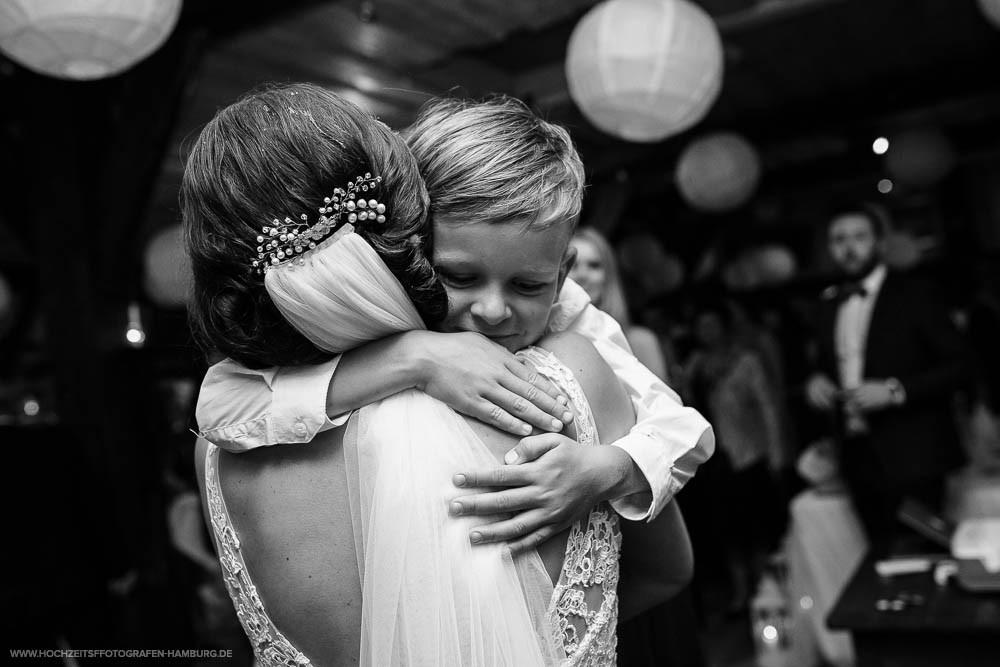 Hochzeit von Alex und Lidia in der St.-Jürgen-Kapelle in Itzehoe und Hochzeitsfeier in Hüttblek / Vitaly Nosov & Nikita Kret - Hochzeitsfotograf Hamburg