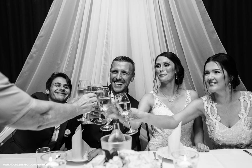 Hochzeit von Alex und Lidia in der St.-Jürgen-Kapelle in Itzehoe und Hochzeitsfeier in Hüttblek / Vitaly Nosov & Nikita Kret - Hochzeitsfotograf Hamburg