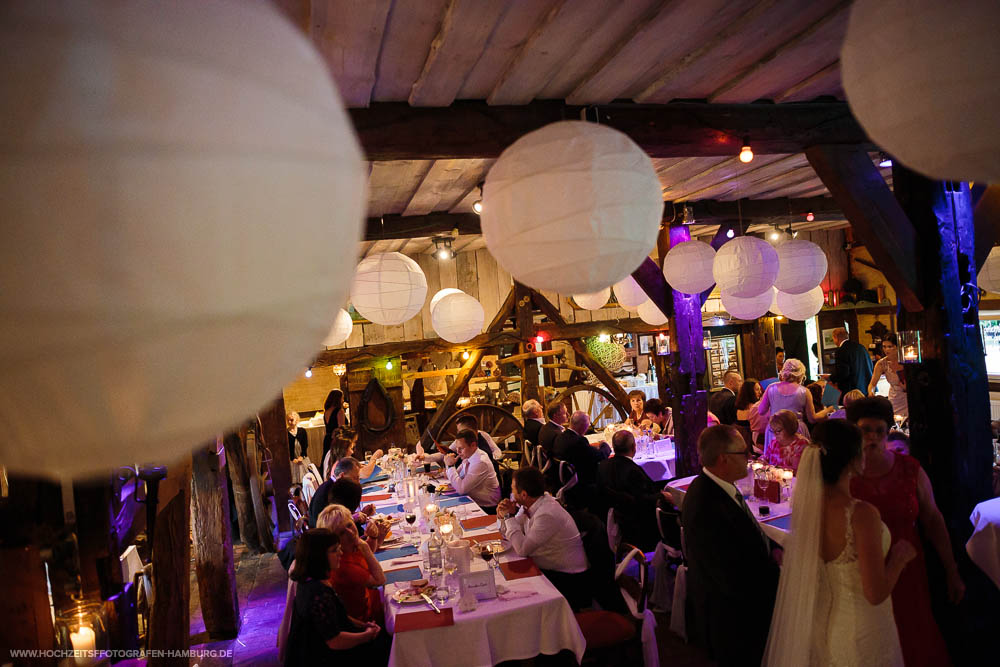 Hochzeit von Alex und Lidia in der St.-Jürgen-Kapelle in Itzehoe und Hochzeitsfeier in Hüttblek / Vitaly Nosov & Nikita Kret - Hochzeitsfotograf Hamburg