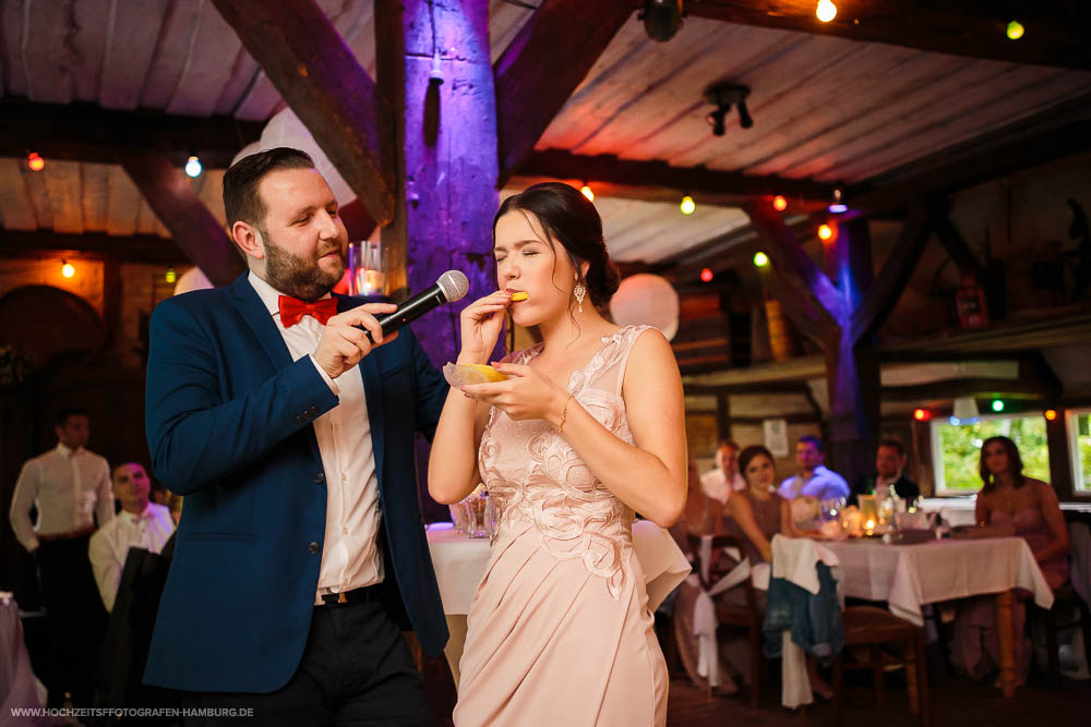 Hochzeit von Alex und Lidia in der St.-Jürgen-Kapelle in Itzehoe und Hochzeitsfeier in Hüttblek / Vitaly Nosov & Nikita Kret - Hochzeitsfotograf Hamburg