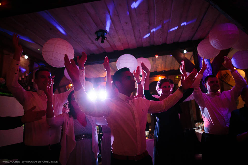 Hochzeit von Alex und Lidia in der St.-Jürgen-Kapelle in Itzehoe und Hochzeitsfeier in Hüttblek / Vitaly Nosov & Nikita Kret - Hochzeitsfotograf Hamburg