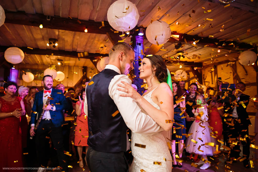 Hochzeit von Alex und Lidia in der St.-Jürgen-Kapelle in Itzehoe und Hochzeitsfeier in Hüttblek / Vitaly Nosov & Nikita Kret - Hochzeitsfotograf Hamburg