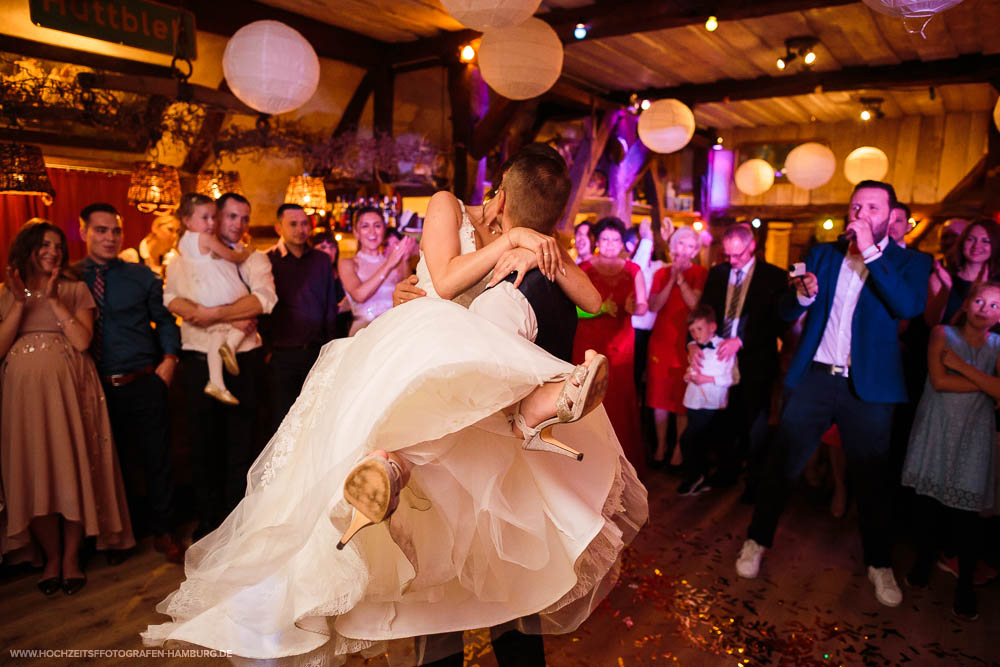 Hochzeit von Alex und Lidia in der St.-Jürgen-Kapelle in Itzehoe und Hochzeitsfeier in Hüttblek / Vitaly Nosov & Nikita Kret - Hochzeitsfotograf Hamburg