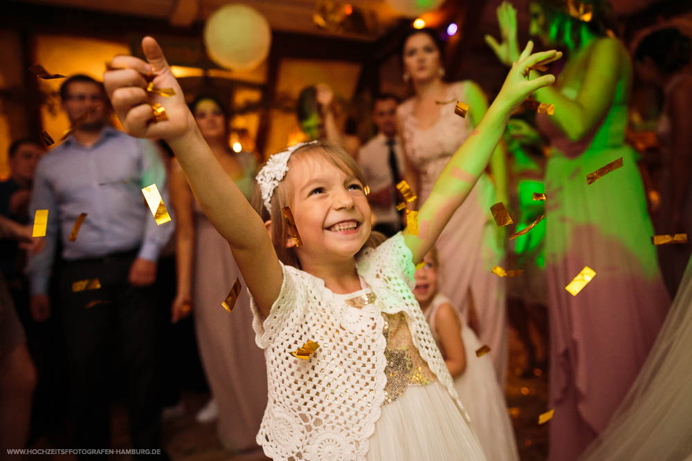 Hochzeit von Alex und Lidia in der St.-Jürgen-Kapelle in Itzehoe und Hochzeitsfeier in Hüttblek / Vitaly Nosov & Nikita Kret - Hochzeitsfotograf Hamburg