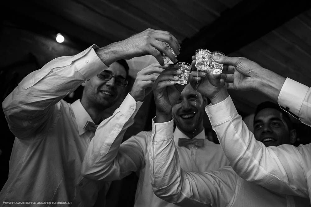 Hochzeit von Alex und Lidia in der St.-Jürgen-Kapelle in Itzehoe und Hochzeitsfeier in Hüttblek / Vitaly Nosov & Nikita Kret - Hochzeitsfotograf Hamburg