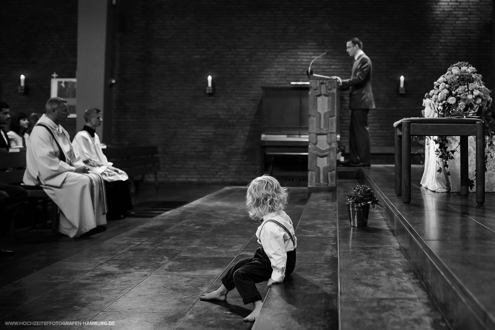 Hochzeit von Kristina und Hannes, kirchchliche Trauung in der St.Agnes Kirche in Hamburg / Vitaly Nosov & Nikita Kret - Hochzeitsfotografie