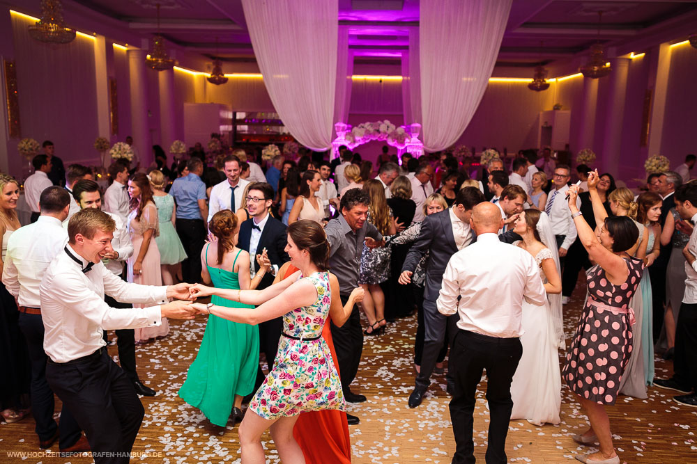 Hochzeit von Kristina und Hannes, Hochzeitsfeier in Le Royal in Hamburg / Vitaly Nosov & Nikita Kret - Hochzeitsfotografie