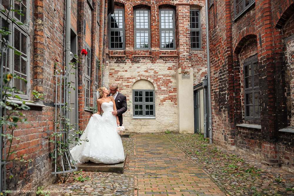 Hochzeit von Maria und Ingwio in Lübeck: Hochzeitsreportage und Brautpaarportraits - Hochzeitsfotografen Vitaly Nosov & Nikita Kret / Positiva Fotografie