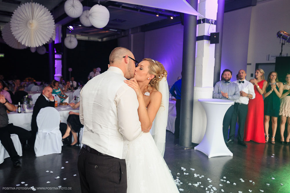 Hochzeit von Maria und Ingwio in Lübeck: Hochzeitsreportage und Brautpaarportraits - Hochzeitsfotografen Vitaly Nosov & Nikita Kret / Positiva Fotografie