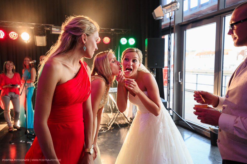 Hochzeit von Maria und Ingwio in Lübeck: Hochzeitsreportage und Brautpaarportraits - Hochzeitsfotografen Vitaly Nosov & Nikita Kret / Positiva Fotografie