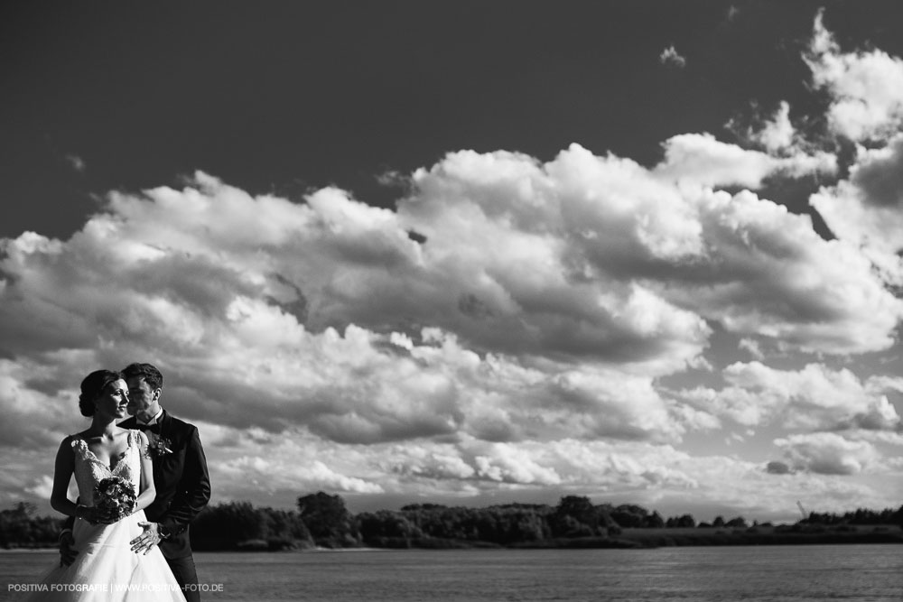 Hochzeit von Aliya & Mathias im Zollenspieker Fährhaus an der Elbe in Hamburg / Vitaly Nosov & Nikita Kret - Hochzeitsfotograf