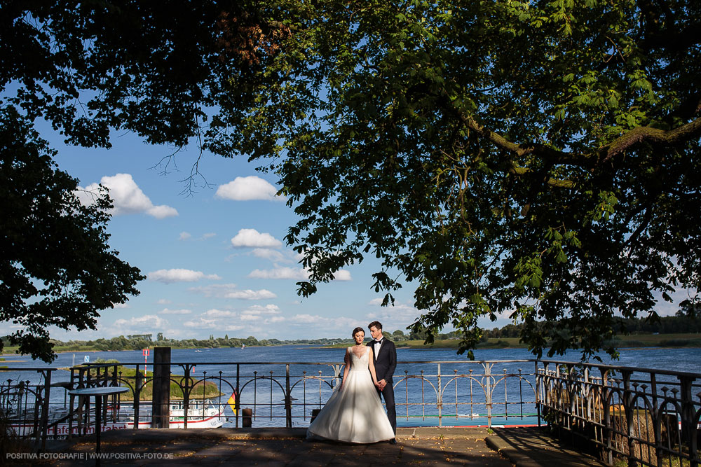 Hochzeit von Aliya & Mathias im Zollenspieker Fährhaus an der Elbe in Hamburg / Vitaly Nosov & Nikita Kret - Hochzeitsfotograf