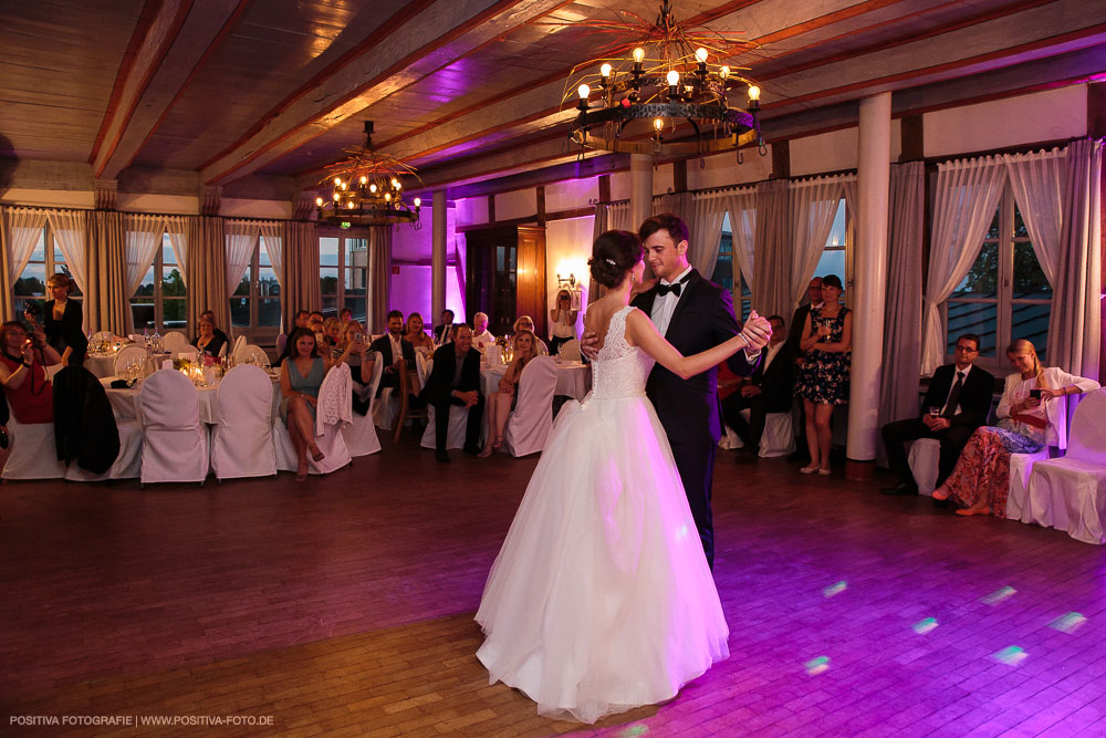 Hochzeit von Aliya & Mathias im Zollenspieker Fährhaus an der Elbe in Hamburg / Vitaly Nosov & Nikita Kret - Hochzeitsfotograf