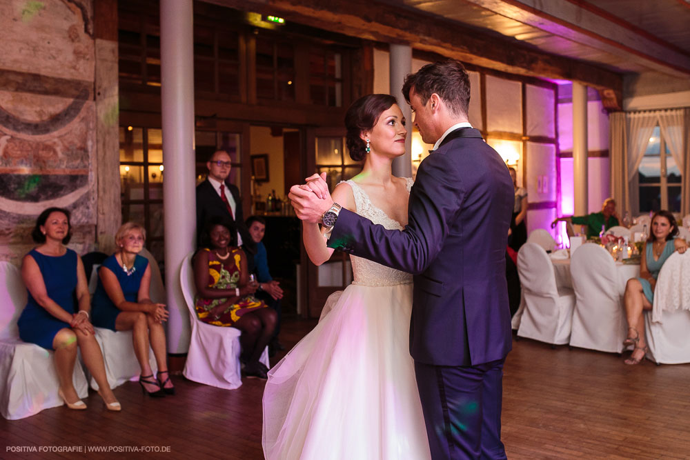 Hochzeit von Aliya & Mathias im Zollenspieker Fährhaus an der Elbe in Hamburg / Vitaly Nosov & Nikita Kret - Hochzeitsfotograf