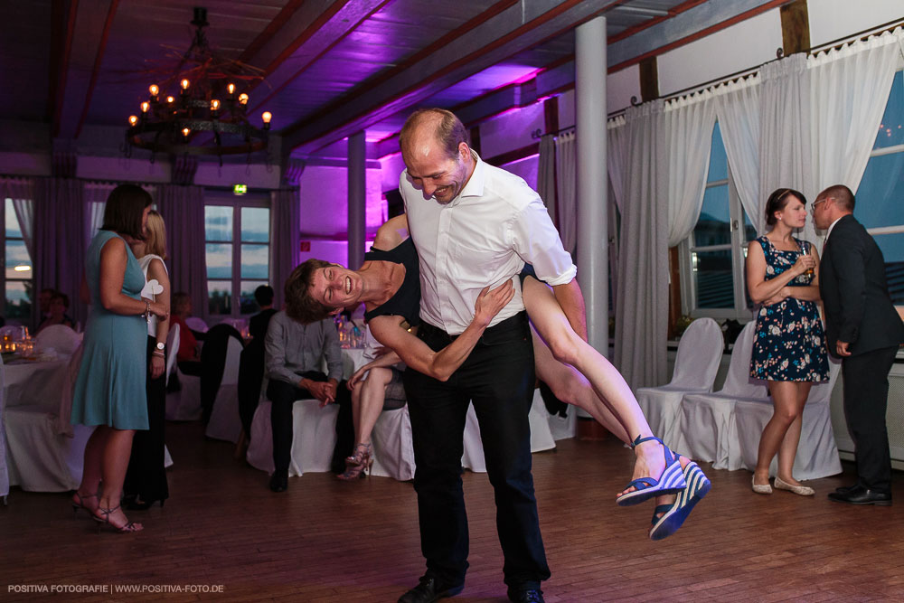 Hochzeit von Aliya & Mathias im Zollenspieker Fährhaus an der Elbe in Hamburg / Vitaly Nosov & Nikita Kret - Hochzeitsfotograf