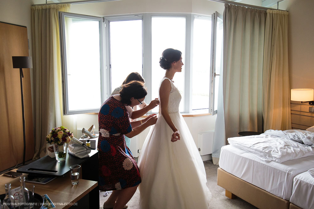 Hochzeit von Aliya & Mathias im Zollenspieker Fährhaus an der Elbe in Hamburg / Vitaly Nosov & Nikita Kret - Hochzeitsfotograf