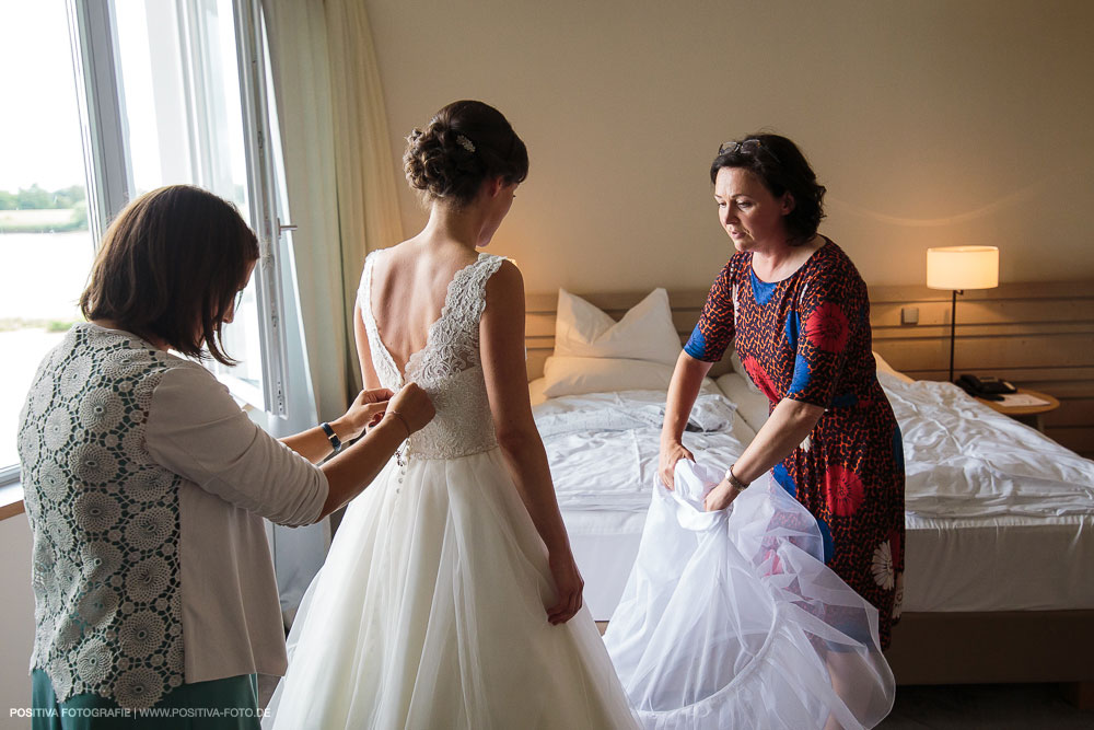 Hochzeit von Aliya & Mathias im Zollenspieker Fährhaus an der Elbe in Hamburg / Vitaly Nosov & Nikita Kret - Hochzeitsfotograf