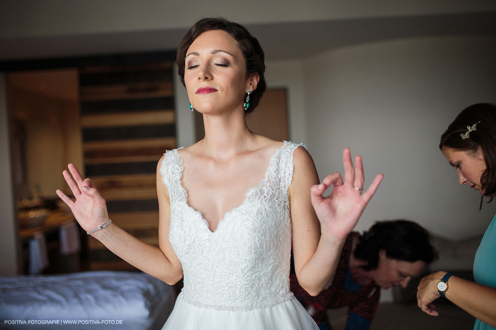 Hochzeit von Aliya & Mathias im Zollenspieker Fährhaus an der Elbe in Hamburg / Vitaly Nosov & Nikita Kret - Hochzeitsfotograf