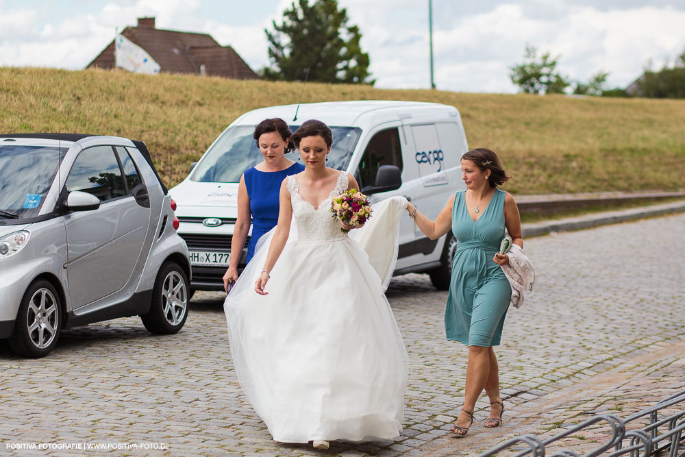 Hochzeit von Aliya & Mathias im Zollenspieker Fährhaus an der Elbe in Hamburg / Vitaly Nosov & Nikita Kret - Hochzeitsfotograf