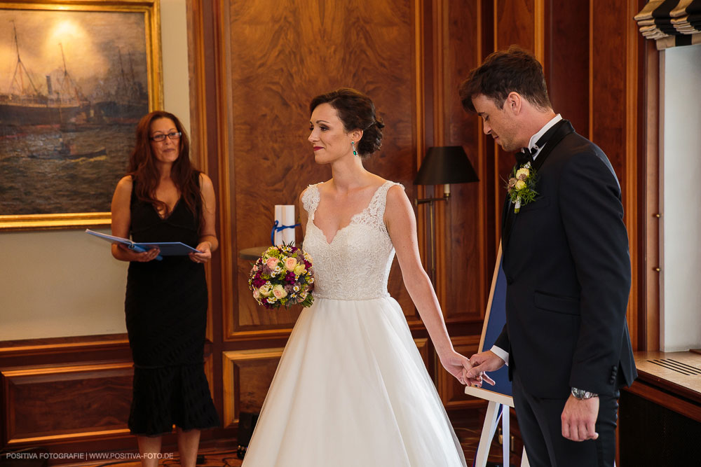 Hochzeit von Aliya & Mathias im Zollenspieker Fährhaus an der Elbe in Hamburg / Vitaly Nosov & Nikita Kret - Hochzeitsfotograf