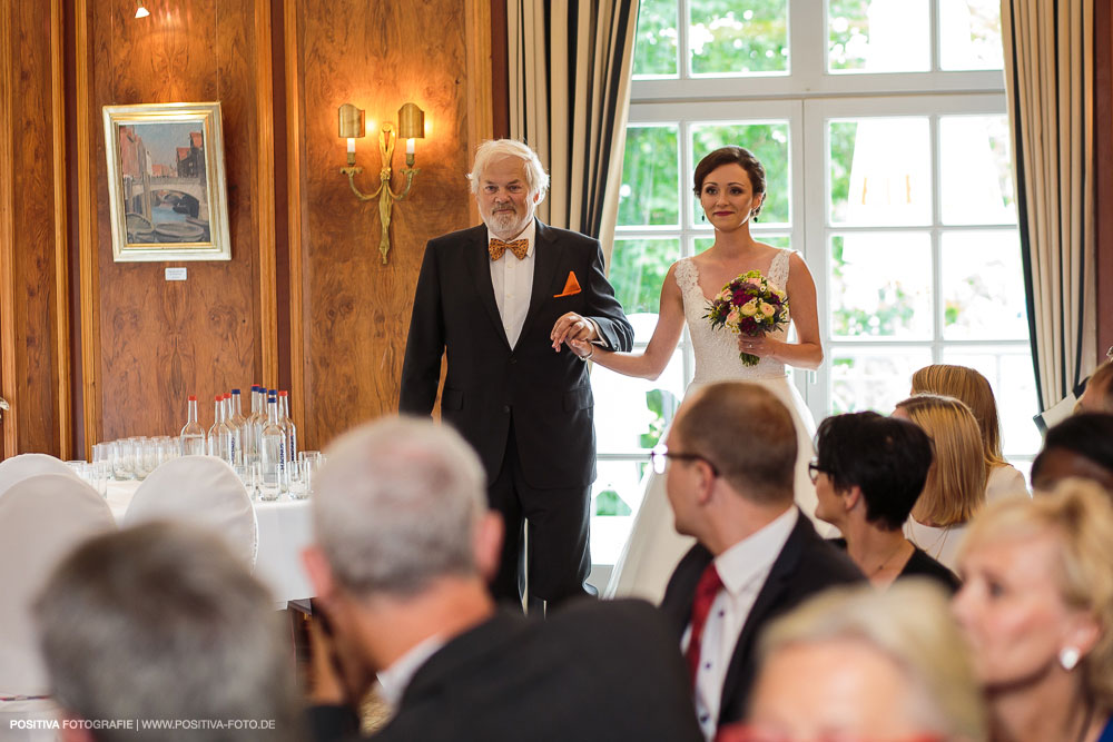 Hochzeit von Aliya & Mathias im Zollenspieker Fährhaus an der Elbe in Hamburg / Vitaly Nosov & Nikita Kret - Hochzeitsfotograf