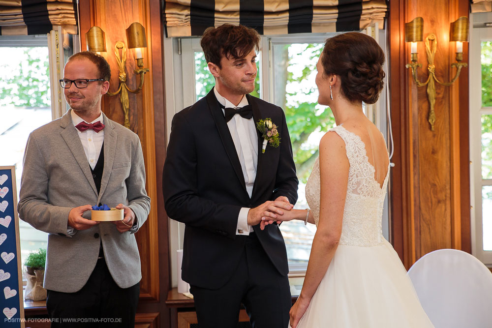 Hochzeit von Aliya & Mathias im Zollenspieker Fährhaus an der Elbe in Hamburg / Vitaly Nosov & Nikita Kret - Hochzeitsfotograf