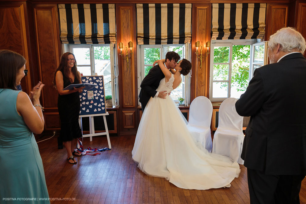 Hochzeit von Aliya & Mathias im Zollenspieker Fährhaus an der Elbe in Hamburg / Vitaly Nosov & Nikita Kret - Hochzeitsfotograf