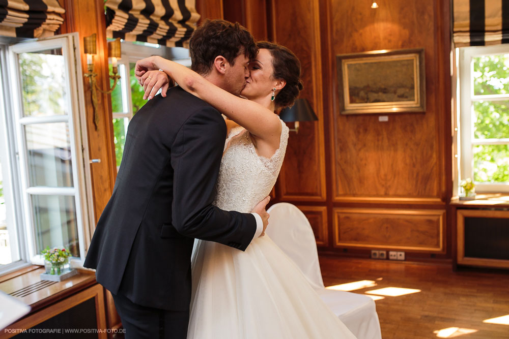 Hochzeit von Aliya & Mathias im Zollenspieker Fährhaus an der Elbe in Hamburg / Vitaly Nosov & Nikita Kret - Hochzeitsfotograf