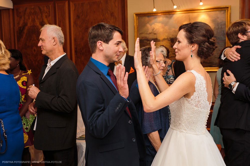 Hochzeit von Aliya & Mathias im Zollenspieker Fährhaus an der Elbe in Hamburg / Vitaly Nosov & Nikita Kret - Hochzeitsfotograf