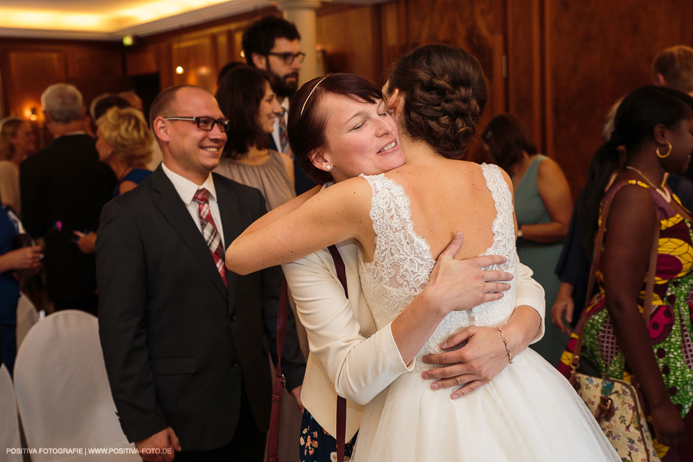 Hochzeit von Aliya & Mathias im Zollenspieker Fährhaus an der Elbe in Hamburg / Vitaly Nosov & Nikita Kret - Hochzeitsfotograf